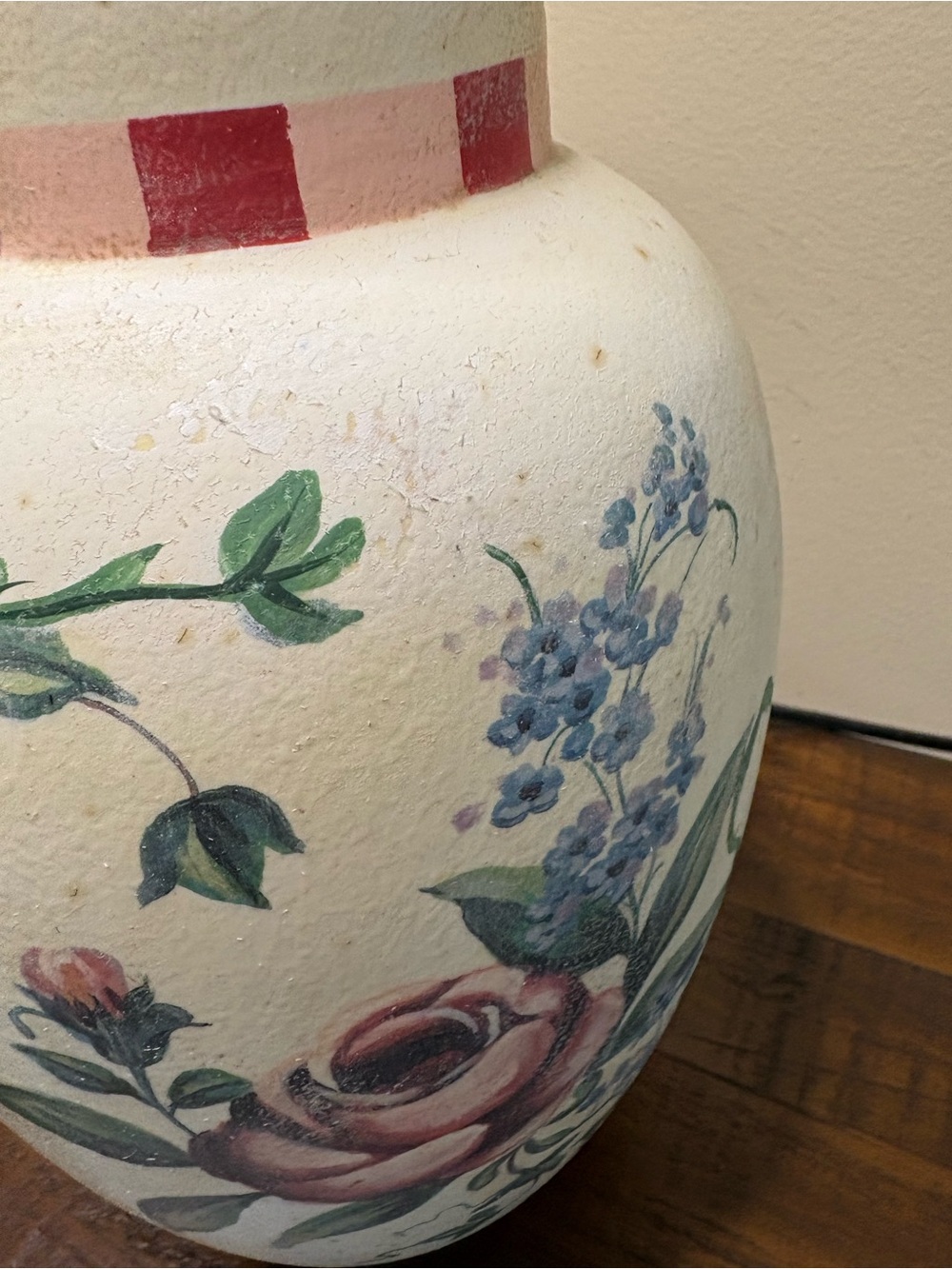 Vintage Cottagecore Ceramic Table Lamp - Picture 14 of 15